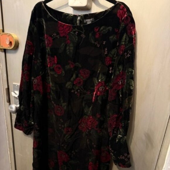 Velvet Floral with bateau neckline Puff Sleeve Shift Dress with Bishop Sleeves - Picture 11 of 16